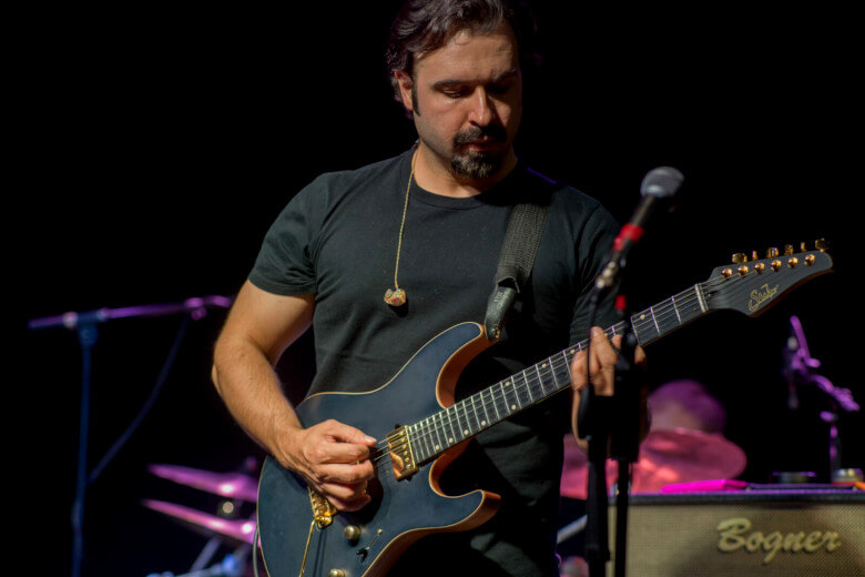 Andre Nieri mit Suhr Signature Andre Nieri mit seiner Suhr