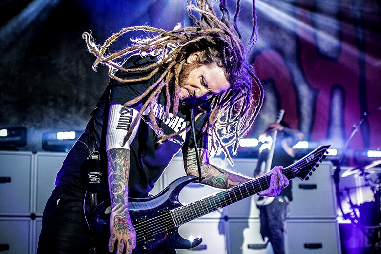 Brian Head Welch mit seiner ESP LTD SH 7ETFM