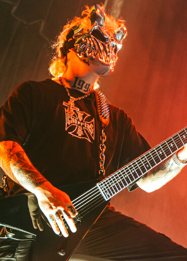 Jack Simmons mit seiner ESP LTD JS-7 Baritone