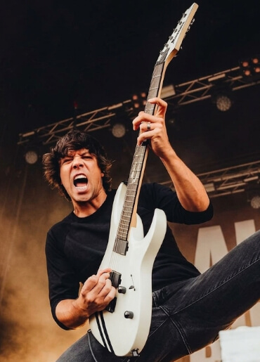 JB Brubaker mit seiner Ibanez JBBM40-PW