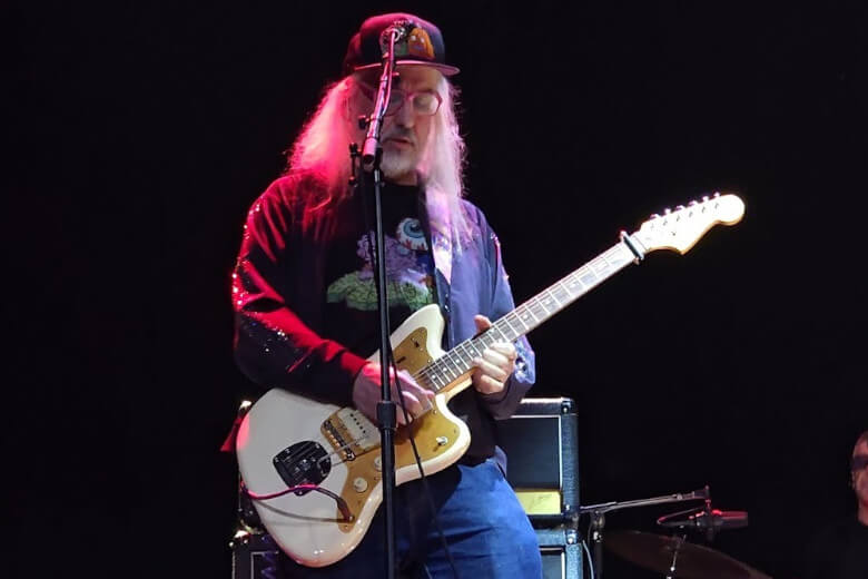 J. Mascis mit Squier Jazzmaster J. Mascis mit seiner Squier Jazzmaster