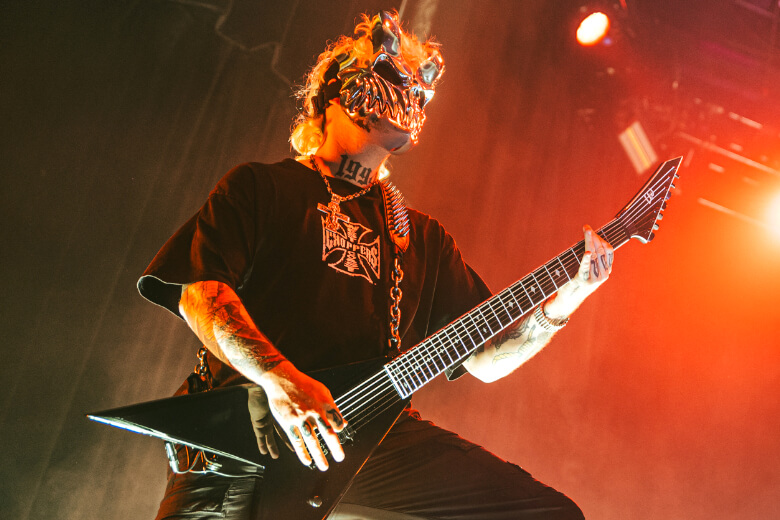 Jack Simmons mit seiner ESP LTD JS-7 Baritone