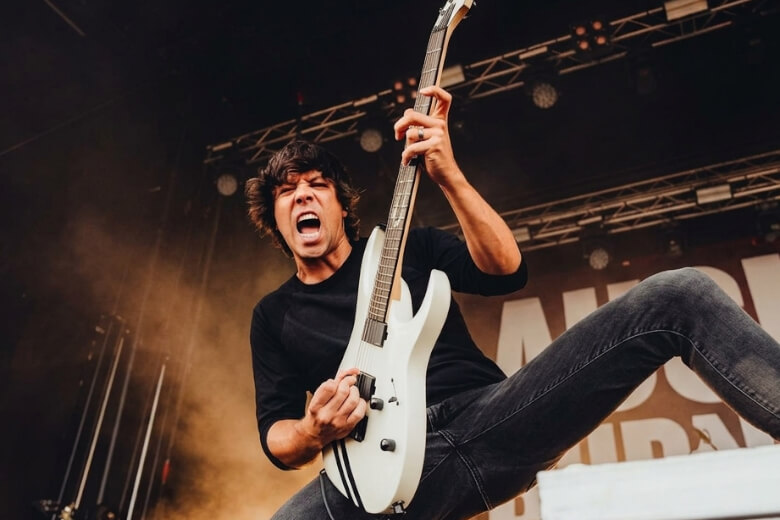 JB Brubaker mit seiner Ibanez JBBM40-PW