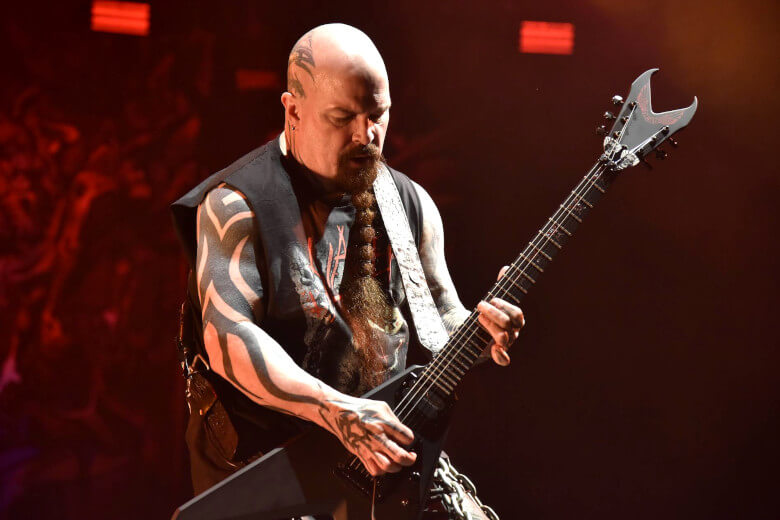 Kerry King mit Dean Kerry V King Signature Kerry King mit seiner Dean