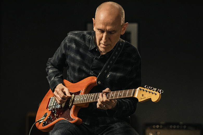 Michael Landau mit seiner Fender Coma Stratocaster