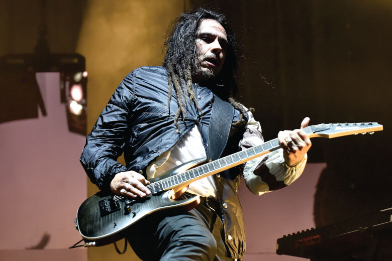 Munky mit seiner Ibanez RG Munky mit seiner Ibanez RG