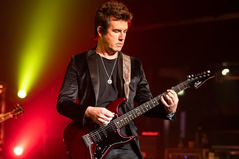 Pete Thorn mit seiner Suhr Custom HSS GR