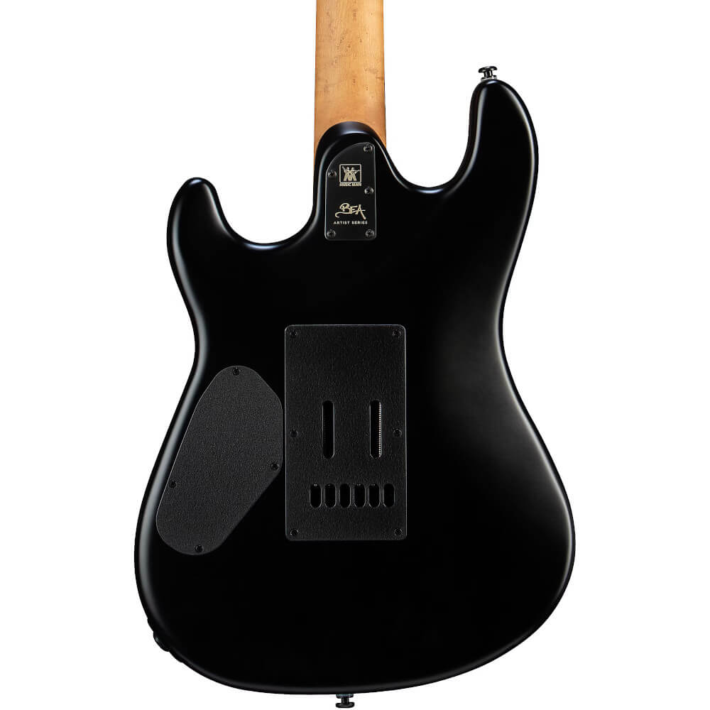 Rabea Massaad Music Man Signature Sabre Vileblood Bild 04 Rabea Massaad Music Man Signature Sabre Vileblood Bild 04