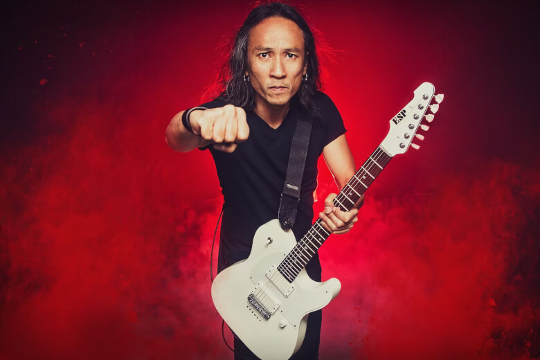 Ted Aguilar mit seiner ESP LTD TED 600T