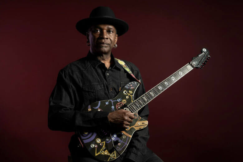 Vernon Reid mit seiner Reverend Totem Talisman Signature